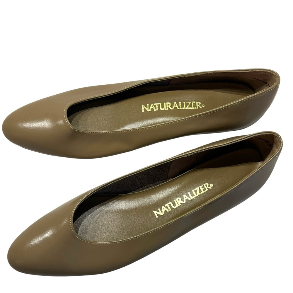 Naturalizer nude tan round toe flats office shoes work shoes size 9